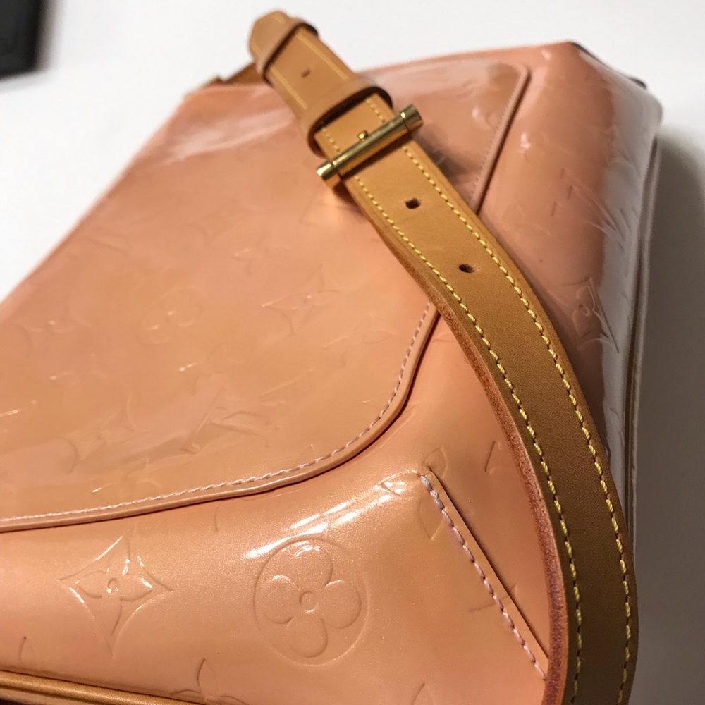 LOUIS VUITTON Monogram Vernis Thompson Street Bag - Picture 3 of 8